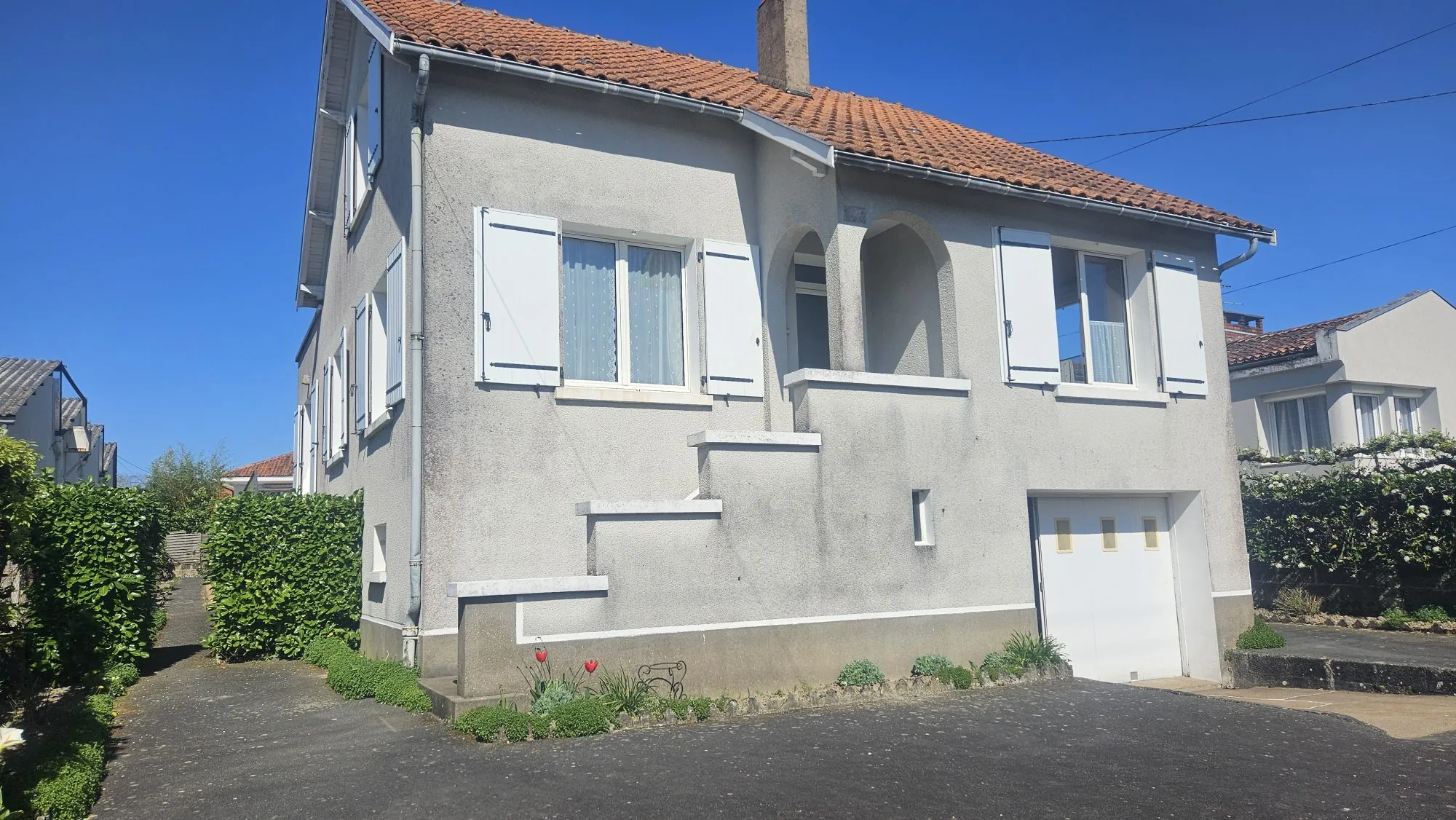 Maison à vendre à Bressuire avec jardin et potentiel de rénovation 