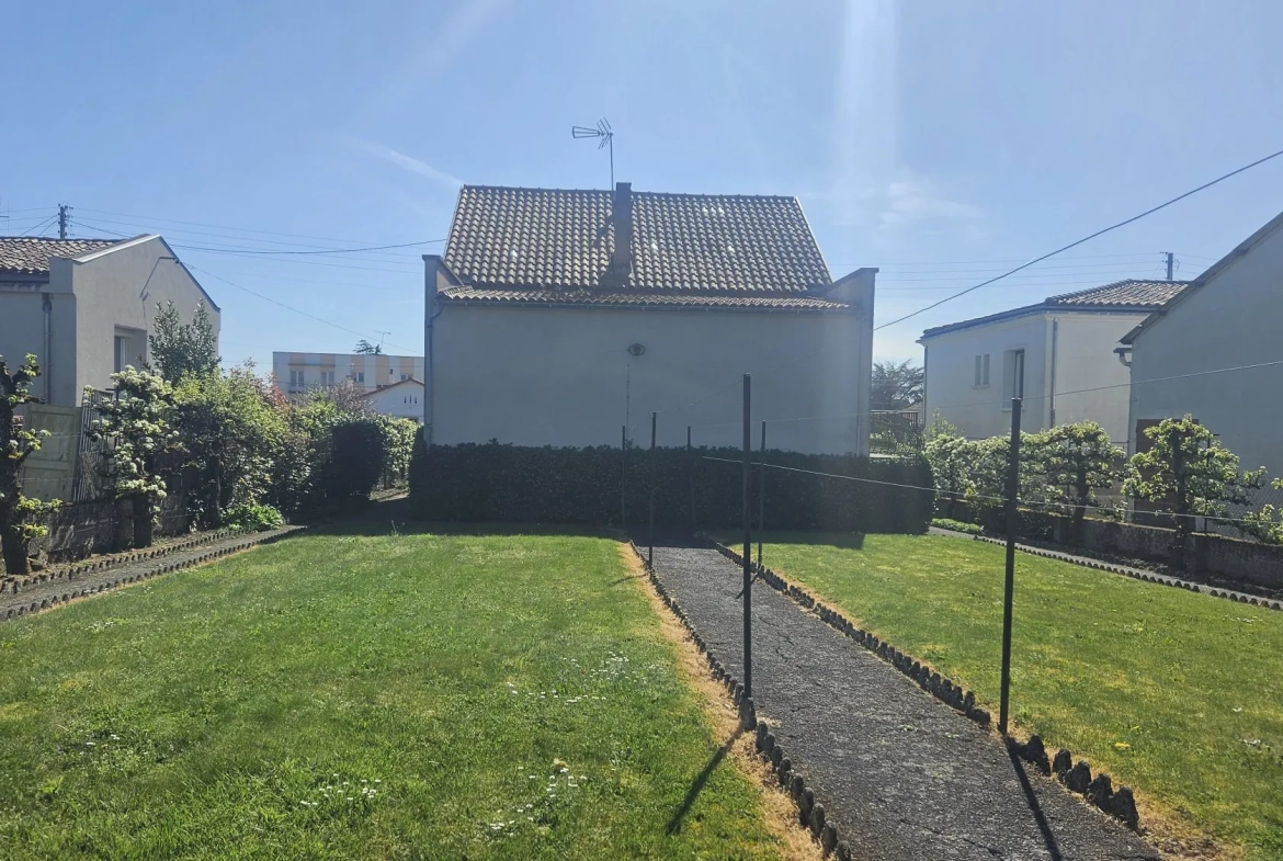 Maison à vendre à Bressuire avec jardin et potentiel de rénovation 