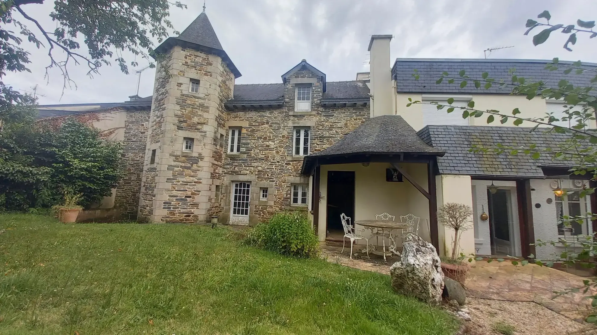 Deux maisons en pierre à Renac, potentiel à exploiter 