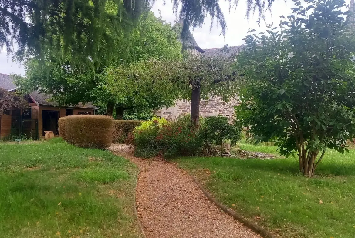 Deux maisons en pierre à Renac, potentiel à exploiter 