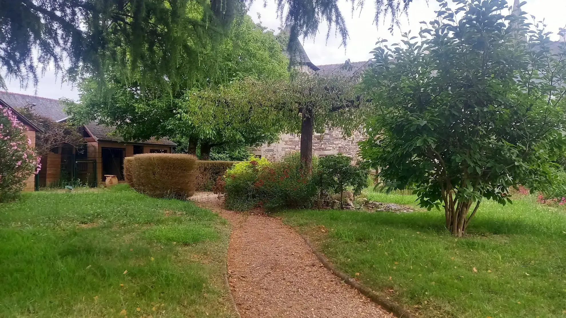 Deux maisons en pierre à Renac, potentiel à exploiter 
