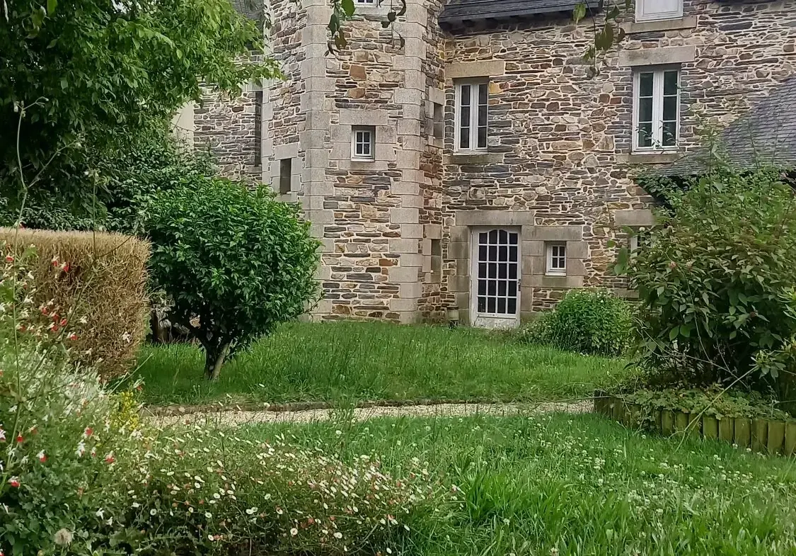 Deux maisons en pierre à Renac, potentiel à exploiter 