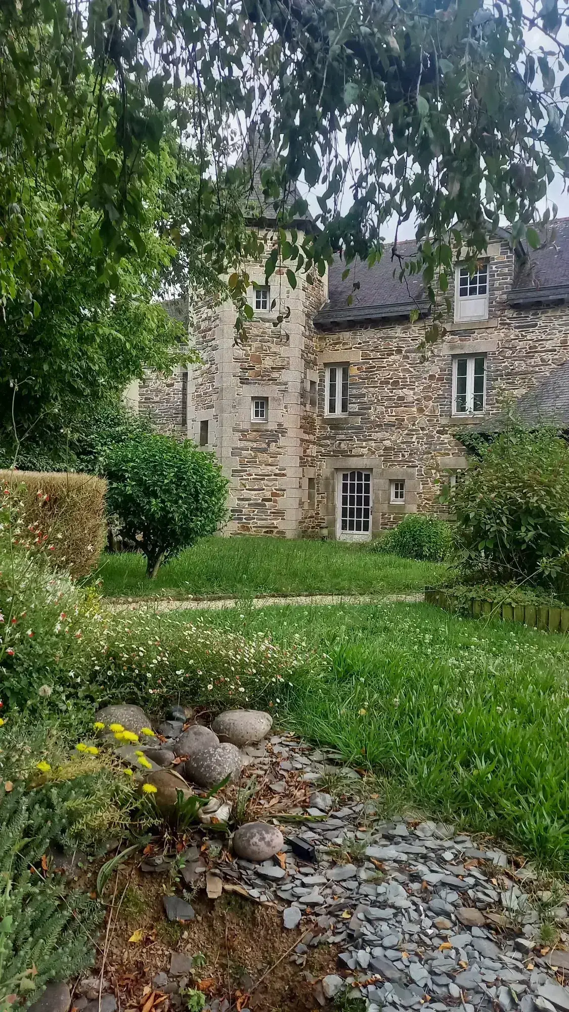 Deux maisons en pierre à Renac, potentiel à exploiter 