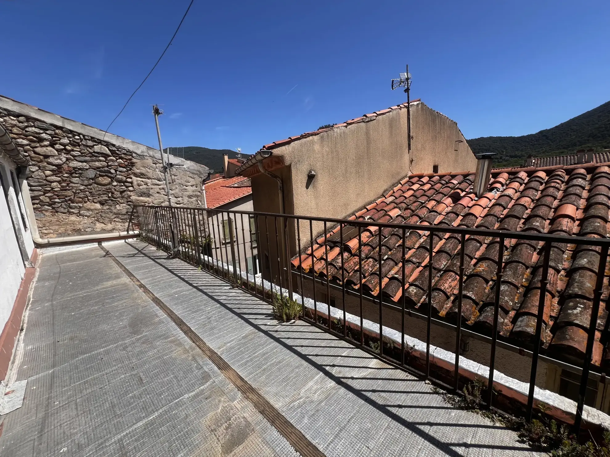 Maison de village à rénover à Arles-sur-Tech avec terrasse et vue 