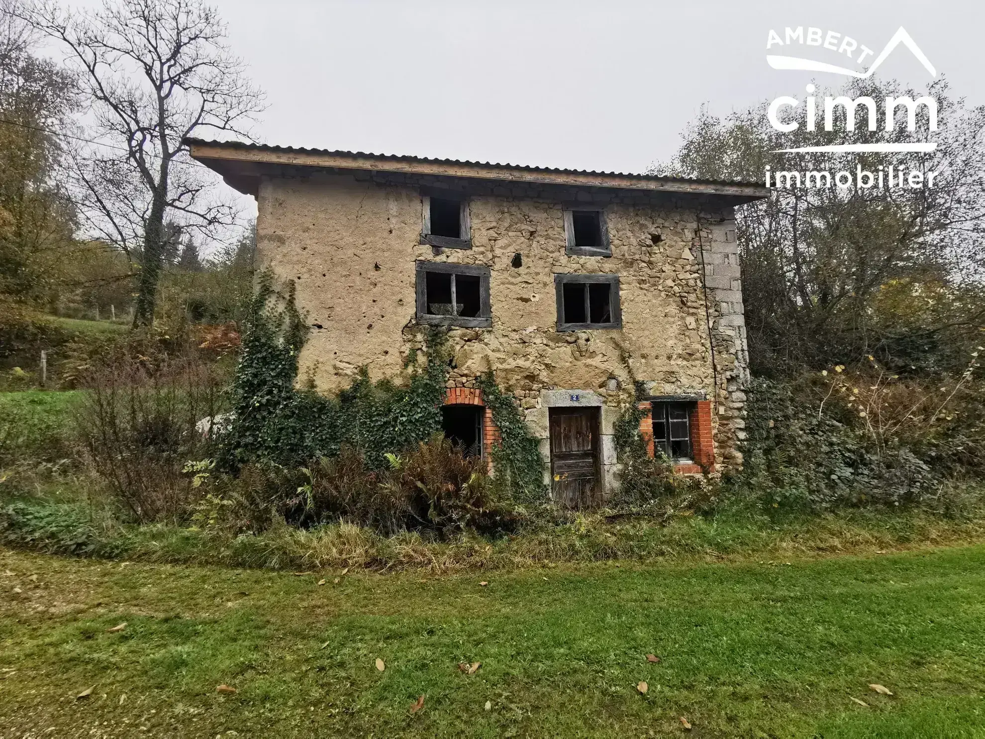 Maison à rénover dans village calme près d'Ambert - Terrain de 295 m² 