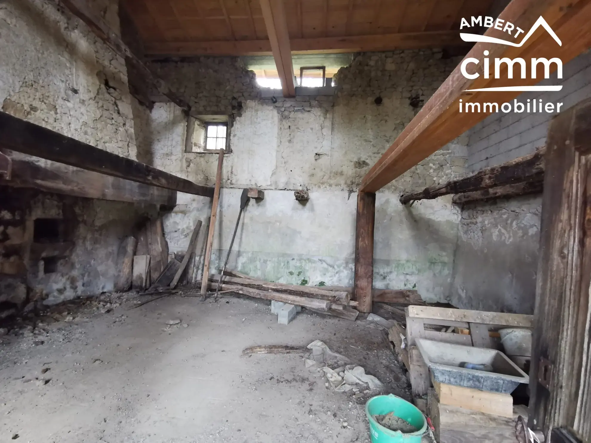 Maison à rénover dans village calme près d'Ambert - Terrain de 295 m² 