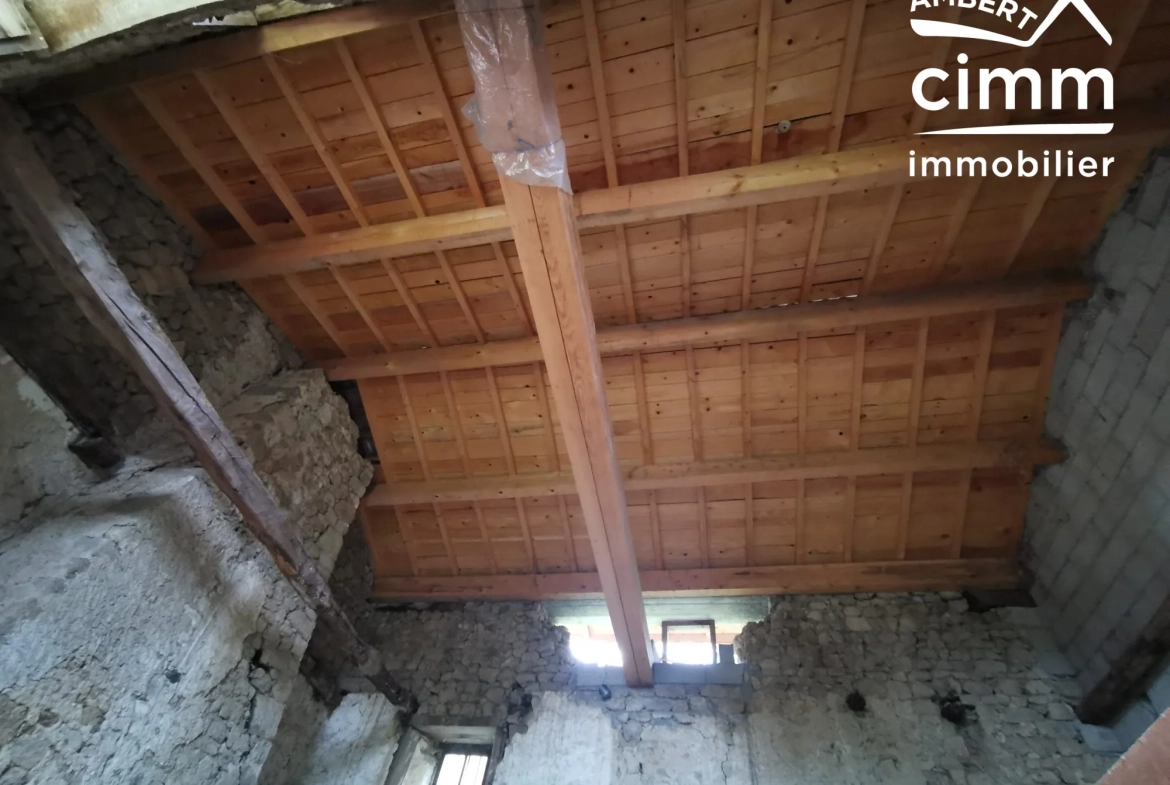 Maison à rénover dans village calme près d'Ambert - Terrain de 295 m² 