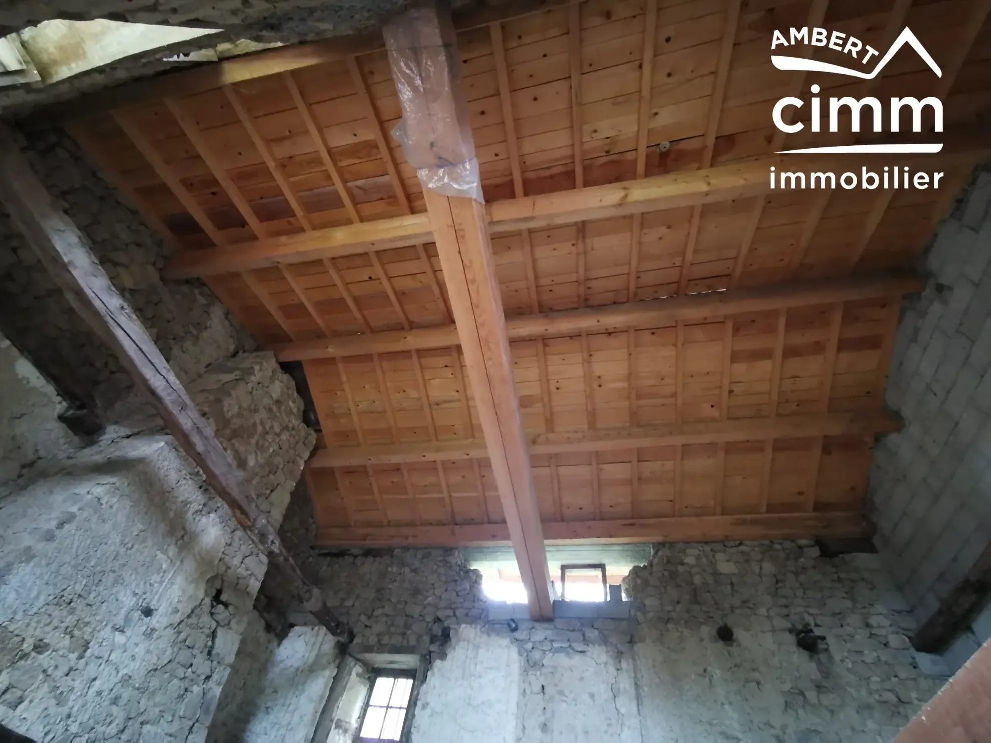 Maison à rénover dans village calme près d'Ambert - Terrain de 295 m² 
