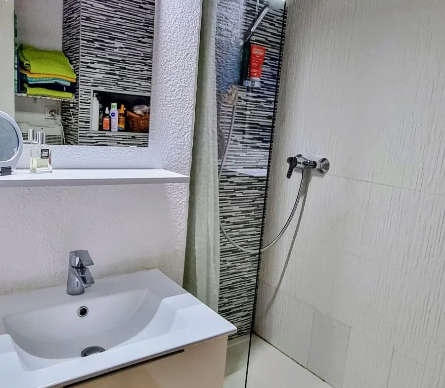 Appartement T2 à vendre à Sète à 400m de la plage avec jardin privé 