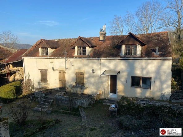 Maison ancienne à vendre entre Montbard et Semur en Auxois avec dépendances et terrain