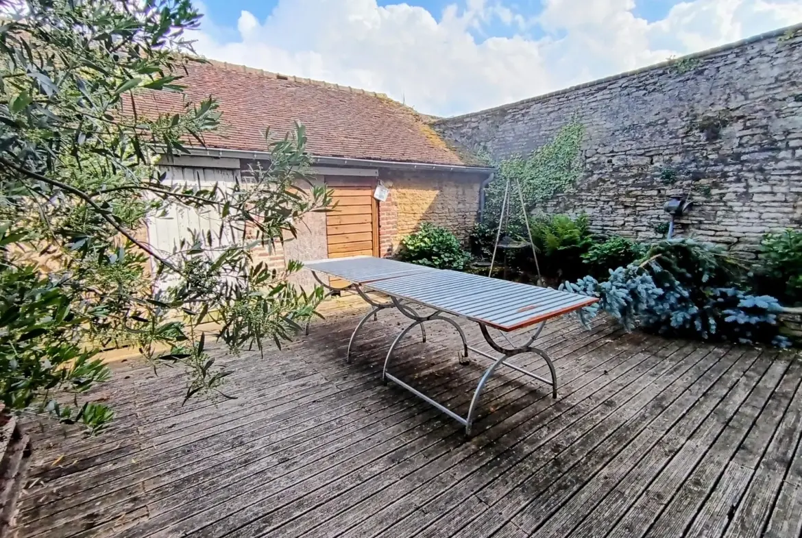 Maison en pierre 3 chambres à Mézidon-Canon avec terrasse et dépendances 