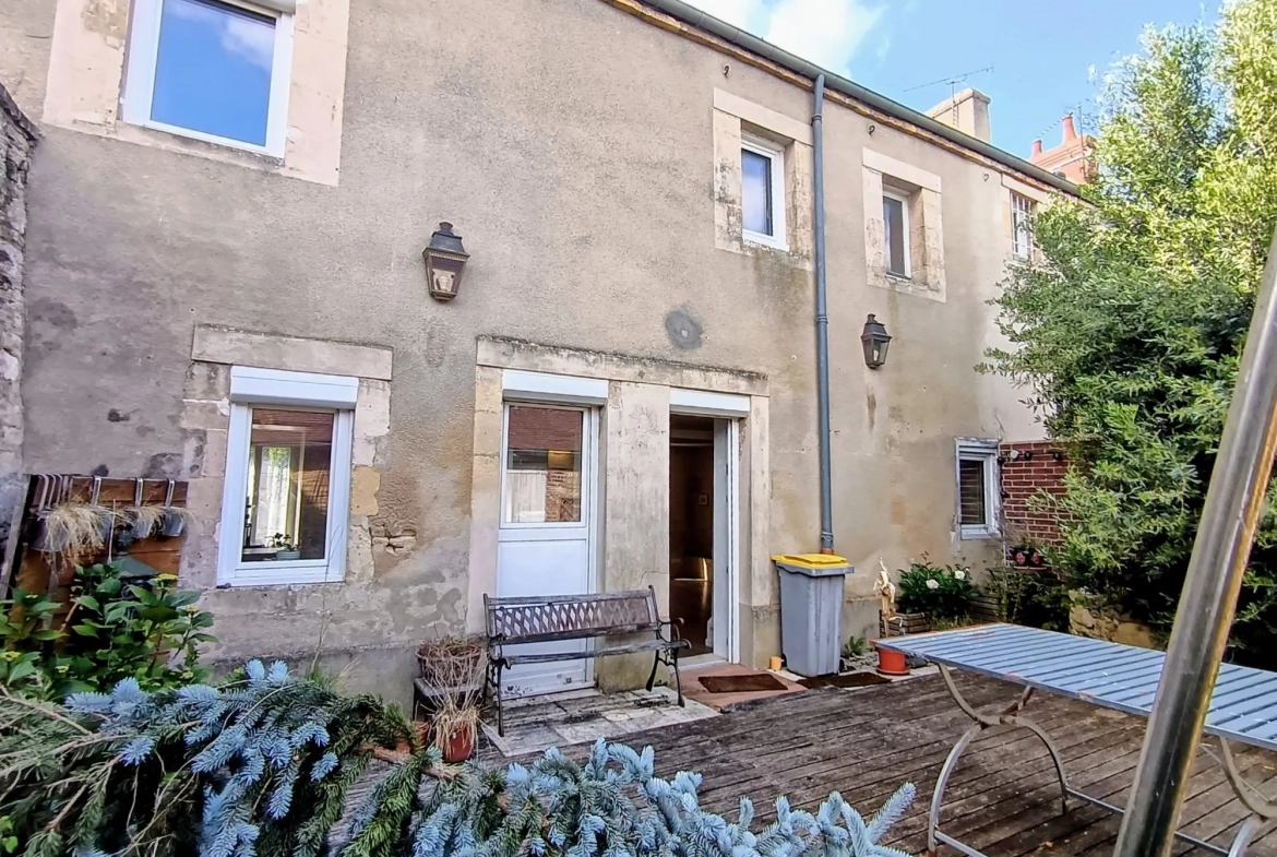 Maison en pierre 3 chambres à Mézidon-Canon avec terrasse et dépendances 