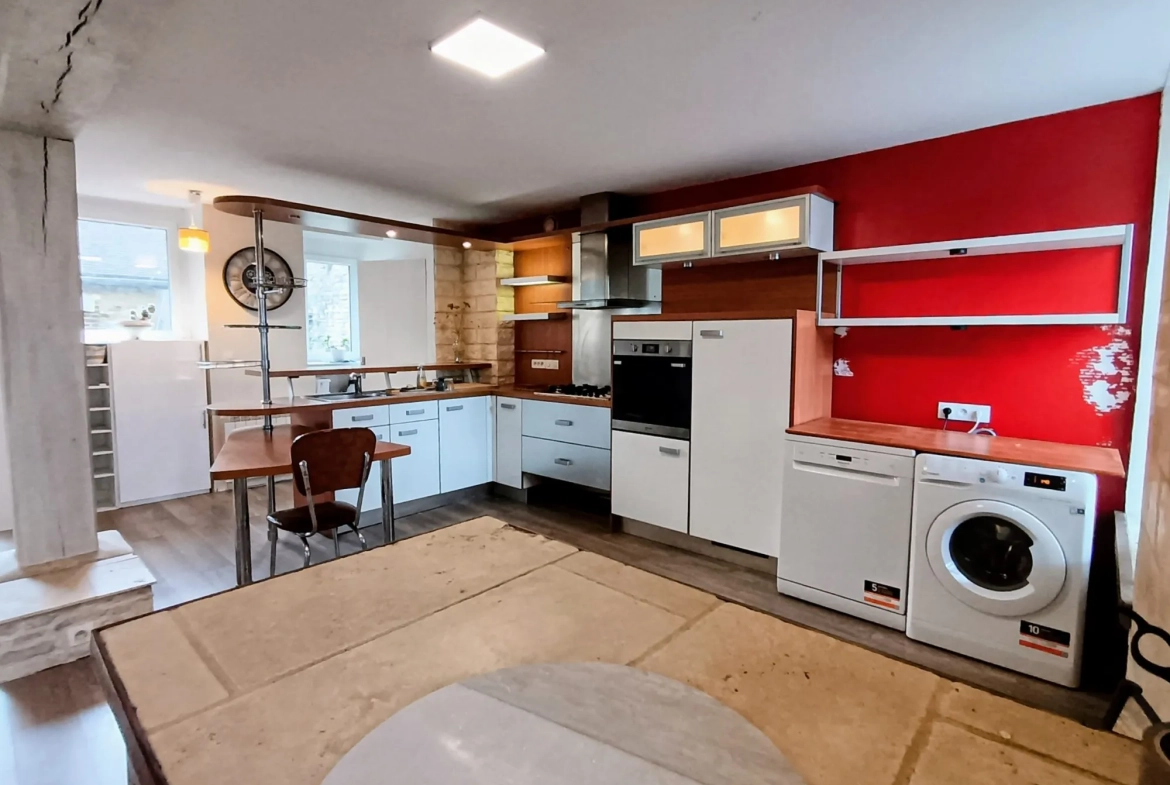 Maison en pierre 3 chambres à Mézidon-Canon avec terrasse et dépendances 