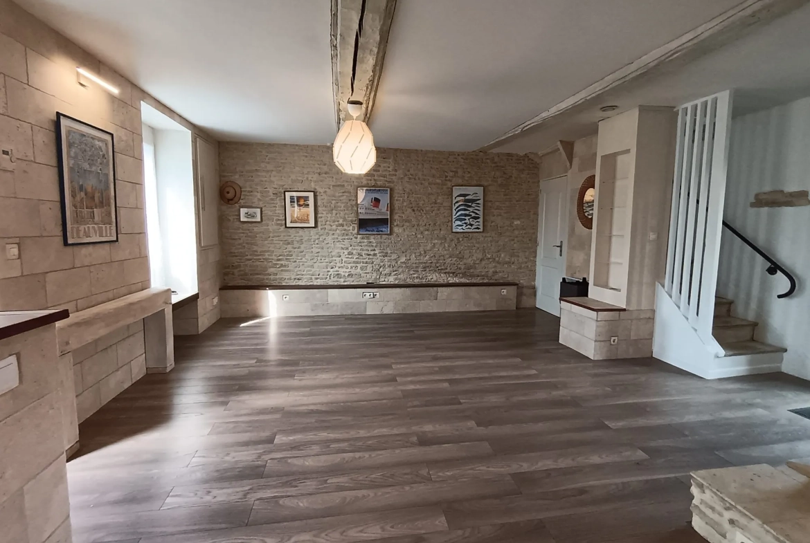 Maison en pierre 3 chambres à Mézidon-Canon avec terrasse et dépendances 