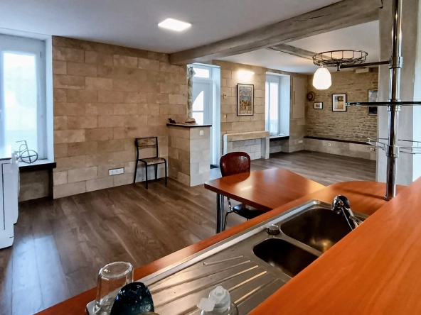 Maison en pierre 3 chambres à Mézidon-Canon avec terrasse et dépendances