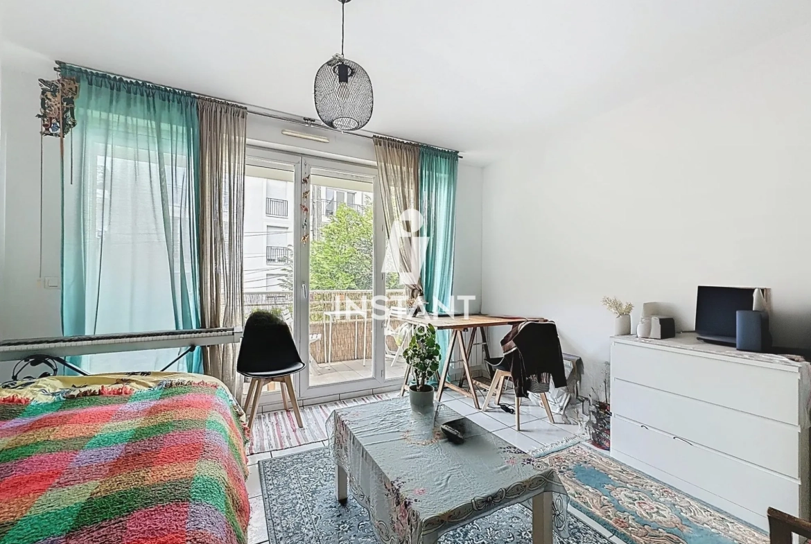Studio à vendre à Noisy-le-Grand, 30 m², proche centre-ville et RER A 