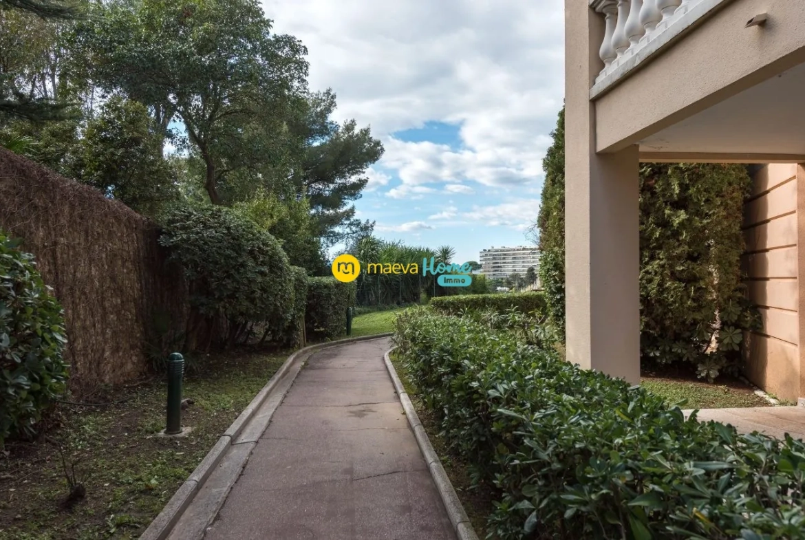 Appartement 3 pièces en rez-de-jardin avec vue mer à Cannes 