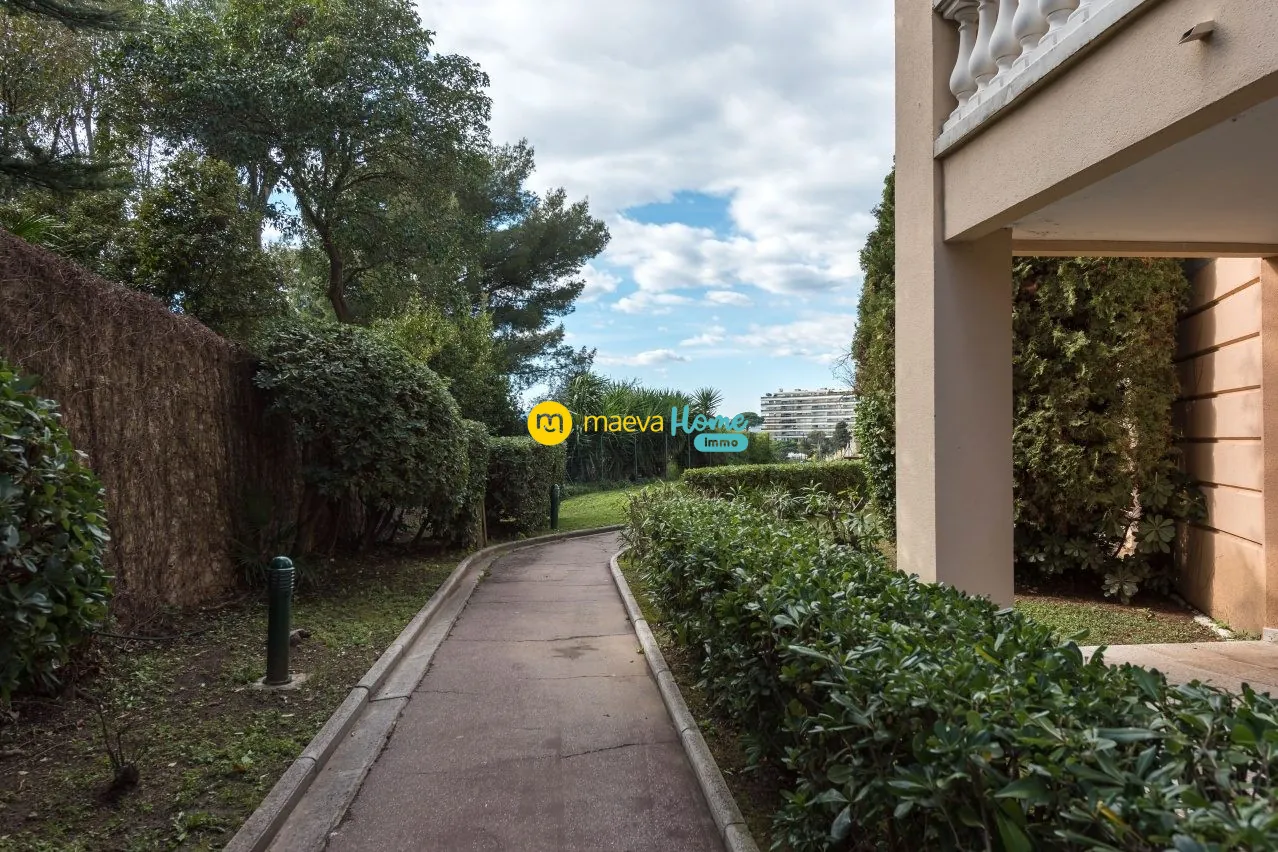 Appartement 3 pièces en rez-de-jardin avec vue mer à Cannes 