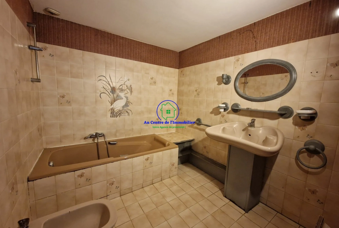 Appartement T3 avec local commercial à Bourg-de-Visa 82190 – Investissement idéal 