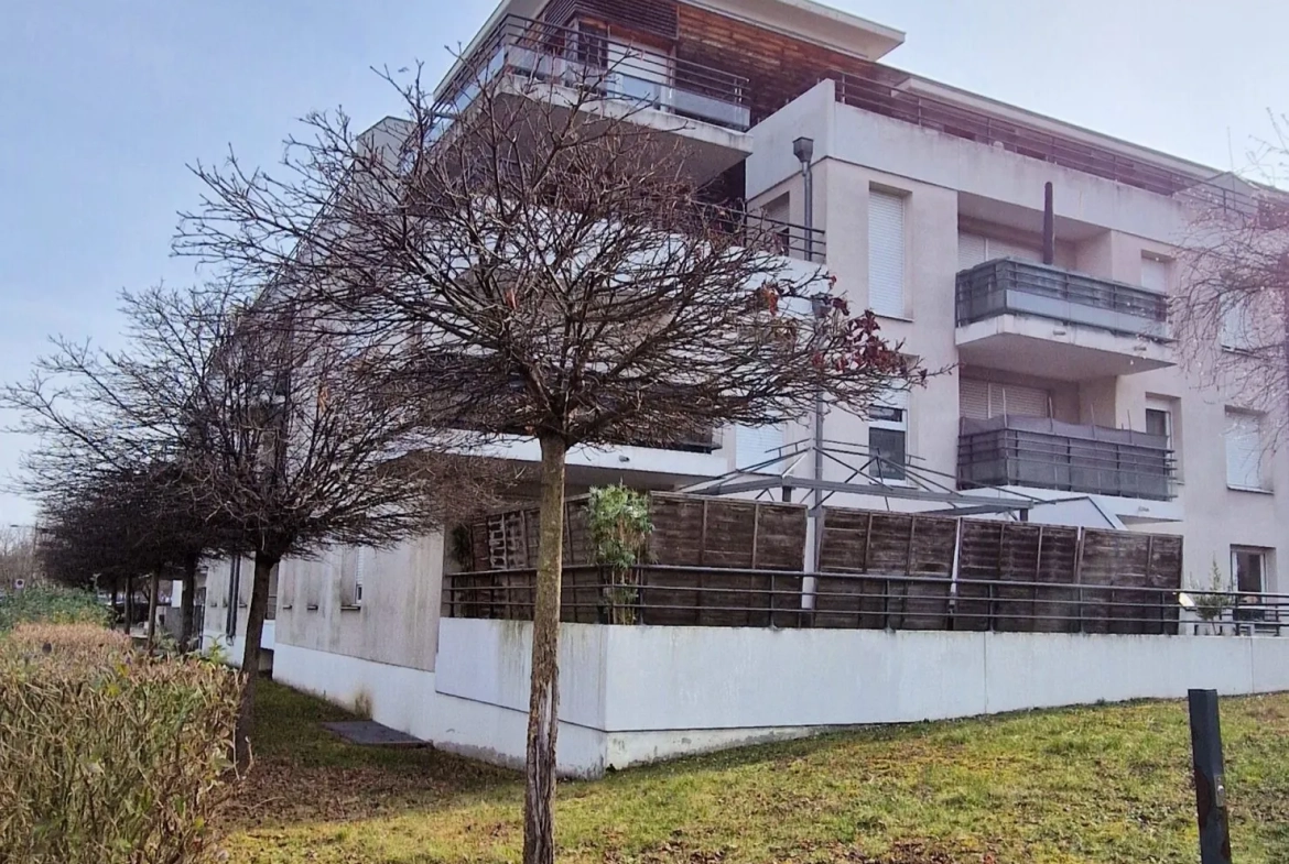Appartement 3 pièces avec terrasse et garage à Strasbourg Stockfeld 