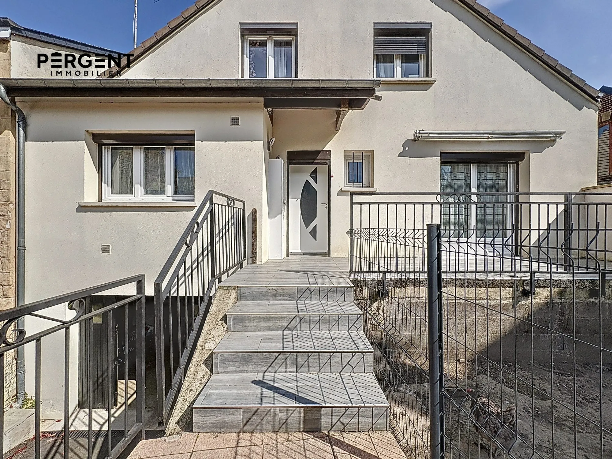 Maison mitoyenne 3 chambres avec jardin, garage à Charleville-Mézières 