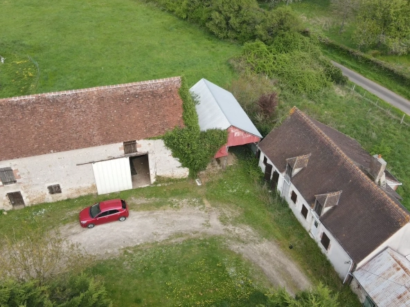 Fermette à rénover avec dépendances et grand terrain à Gien