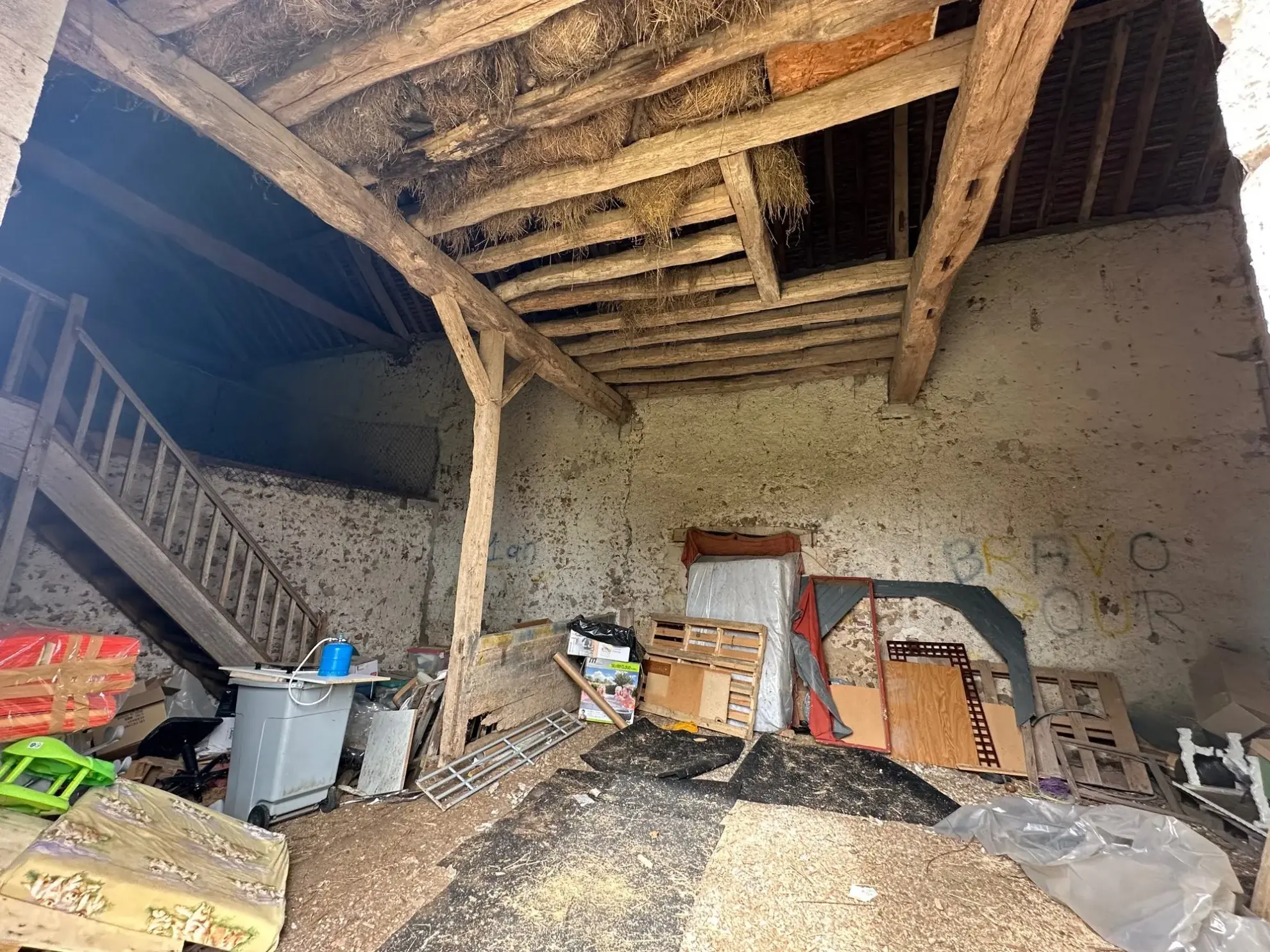 Fermette à rénover avec dépendances et grand terrain à Gien 