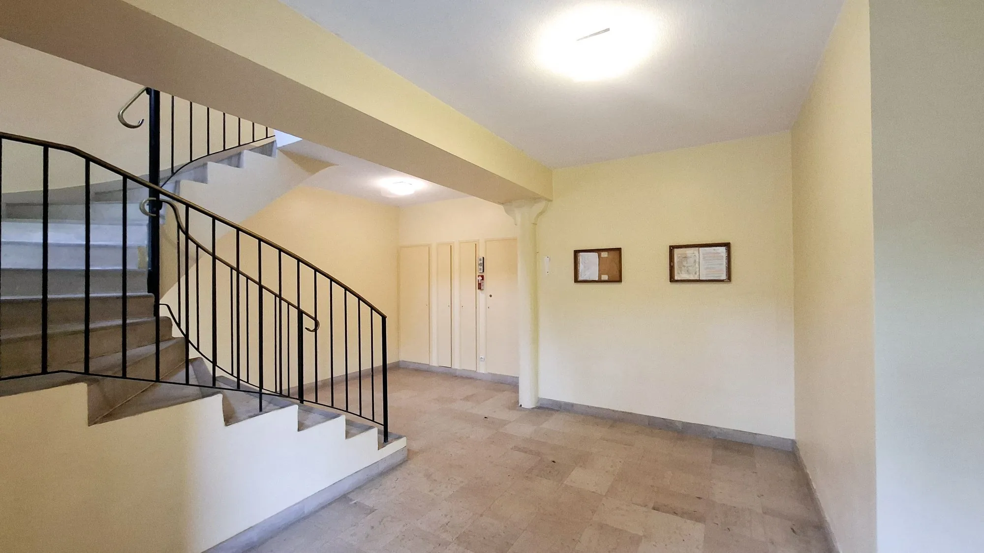 Hall d'entrée Appartement de 25m² à Saint Michel en Grève, proche plage - Idéal investisseur ou premier achat 