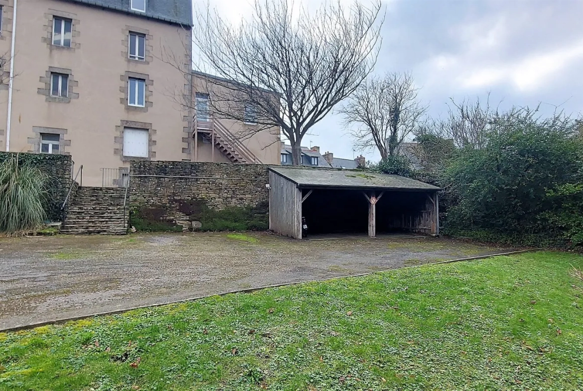 Abri commun + parking à l'arrière Appartement de 25m² à Saint Michel en Grève, proche plage - Idéal investisseur ou premier achat 