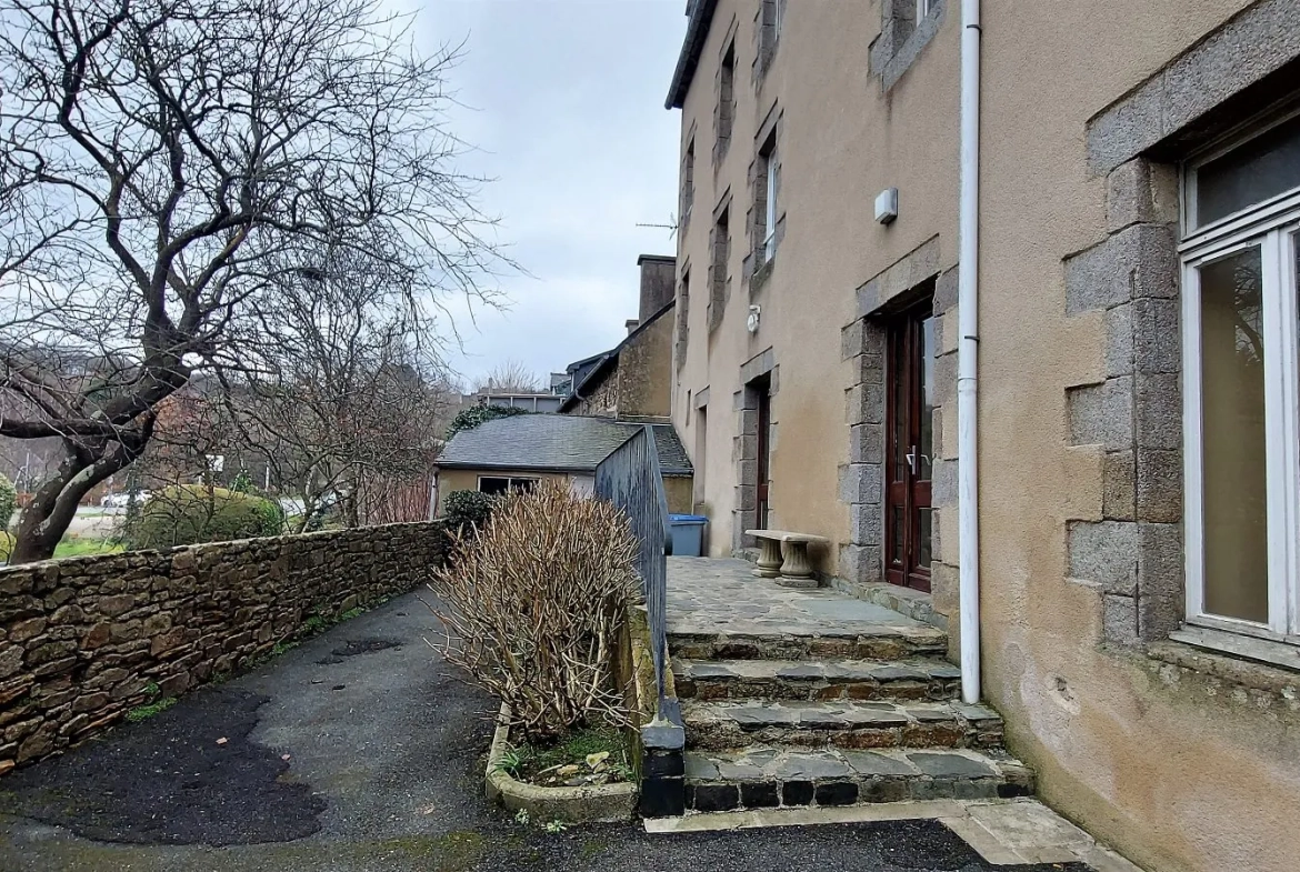 Accès au hall d'entrée par l'arrière Appartement de 25m² à Saint Michel en Grève, proche plage - Idéal investisseur ou premier achat 