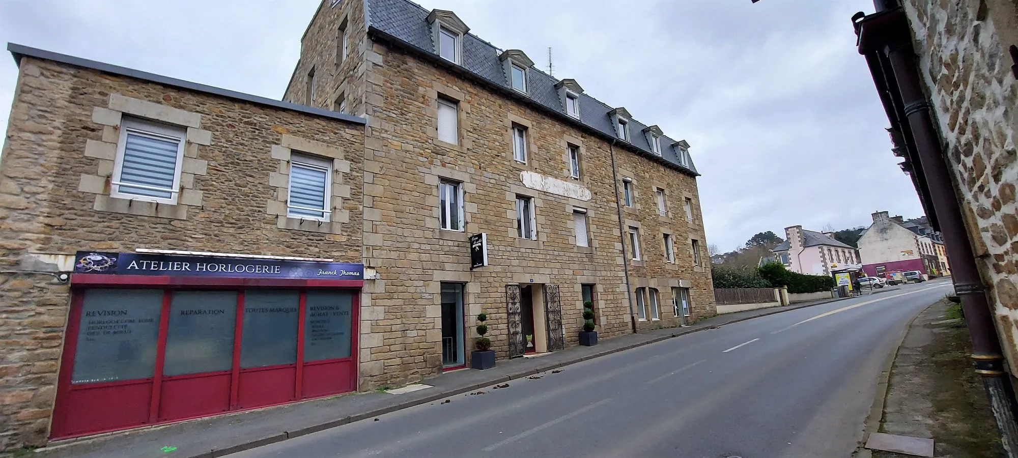 Façade côté rue Appartement de 25m² à Saint Michel en Grève, proche plage - Idéal investisseur ou premier achat 