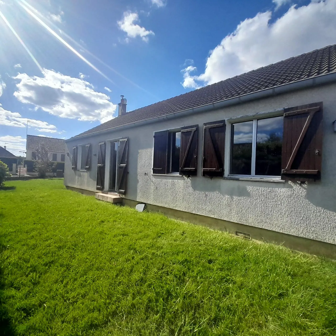 Charmante maison à vendre à Saint-Valérien avec jardin, 3 chambres et emplacement idéal 