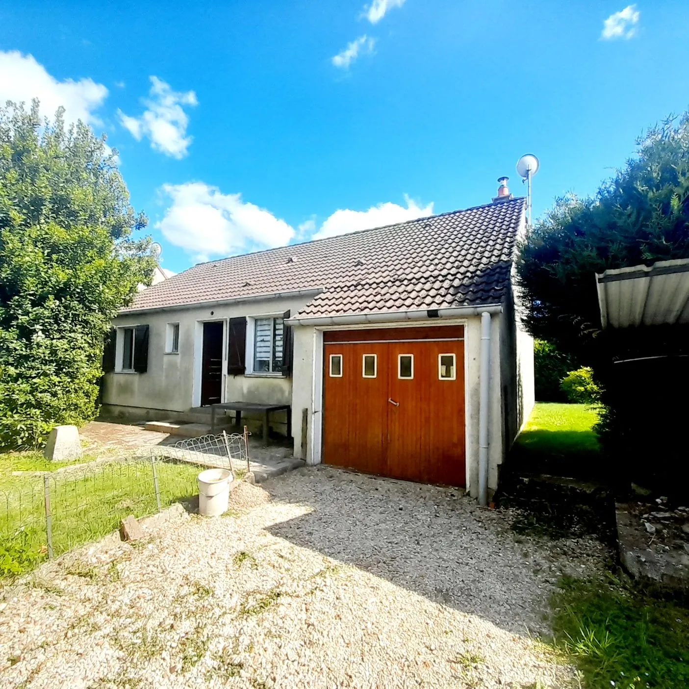 Charmante maison à vendre à Saint-Valérien avec jardin, 3 chambres et emplacement idéal 