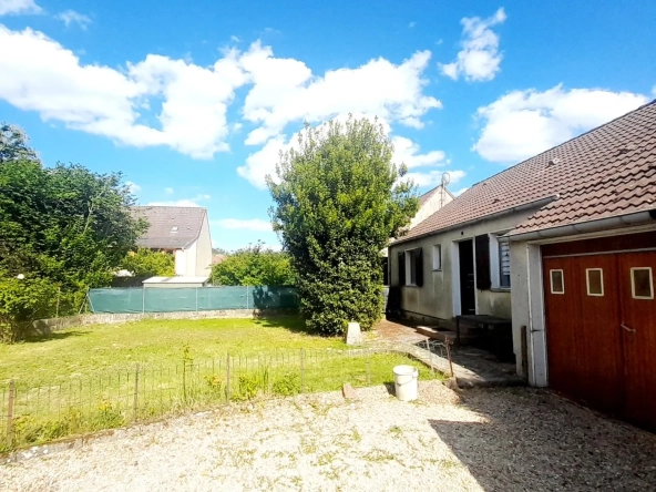 Charmante maison à vendre à Saint-Valérien avec jardin, 3 chambres et emplacement idéal