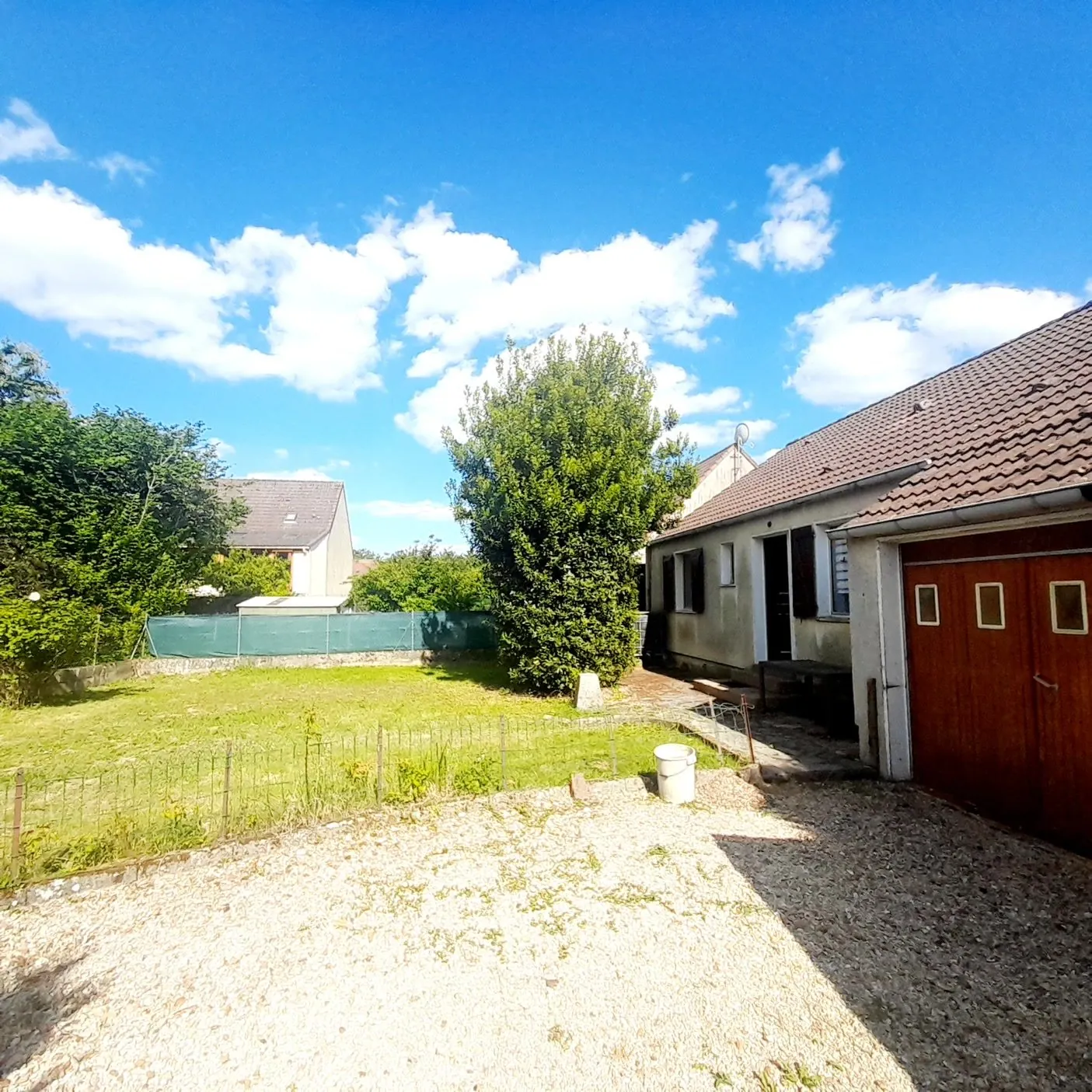 Charmante maison à vendre à Saint-Valérien avec jardin, 3 chambres et emplacement idéal 