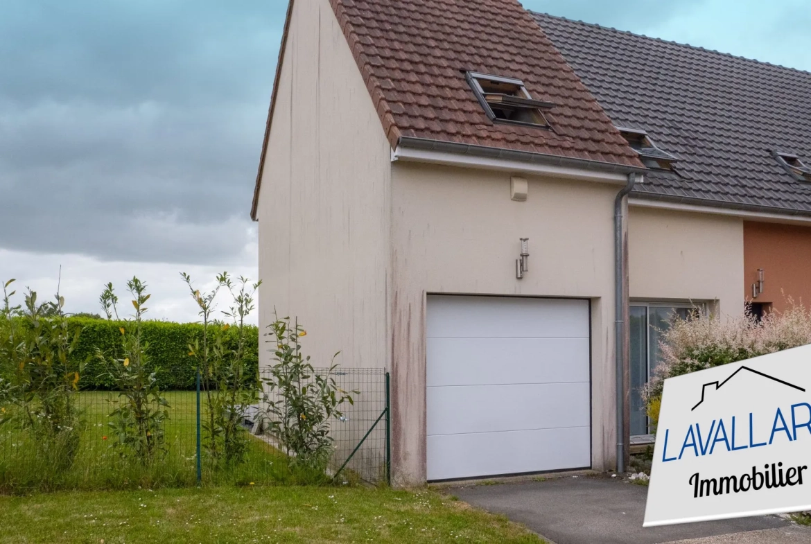 Maison récente avec garage et terrasse à Lamotte-Warfusée - 180 000 € 
