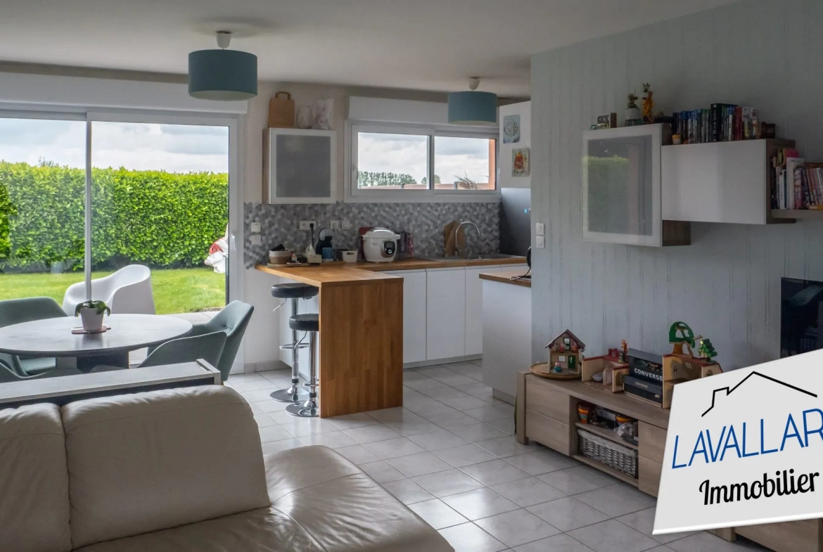 Maison récente avec garage et terrasse à Lamotte-Warfusée - 180 000 € 