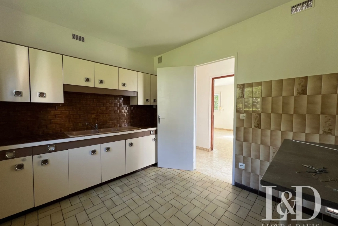 Maison à rénover avec 4 chambres et sous-sol complet à moins de 10 min de Soissons 