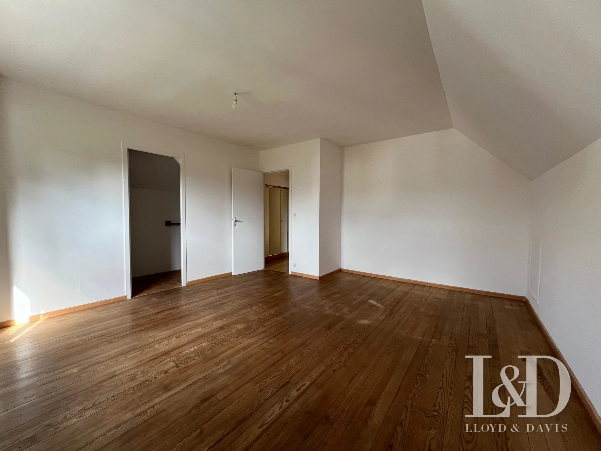 Maison à rénover avec 4 chambres et sous-sol complet à moins de 10 min de Soissons 