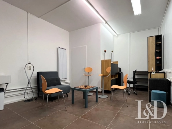 Local commercial polyvalent de 49 m² à Saujon, idéal pour profession libérale