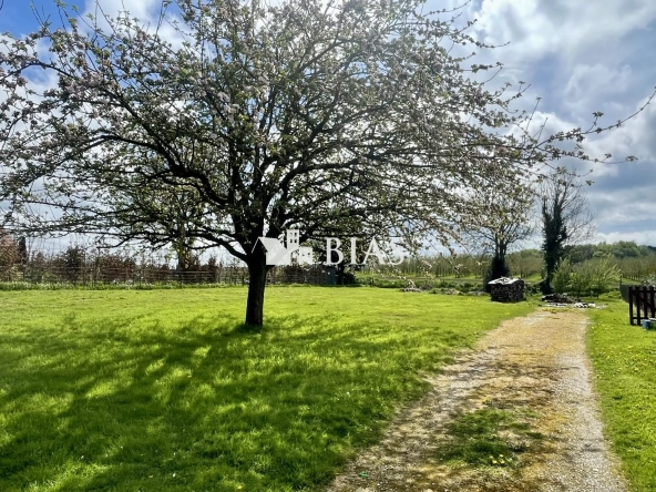 Terrain à bâtir de 1077 m² à Hauville près de Routot - Zone Ub