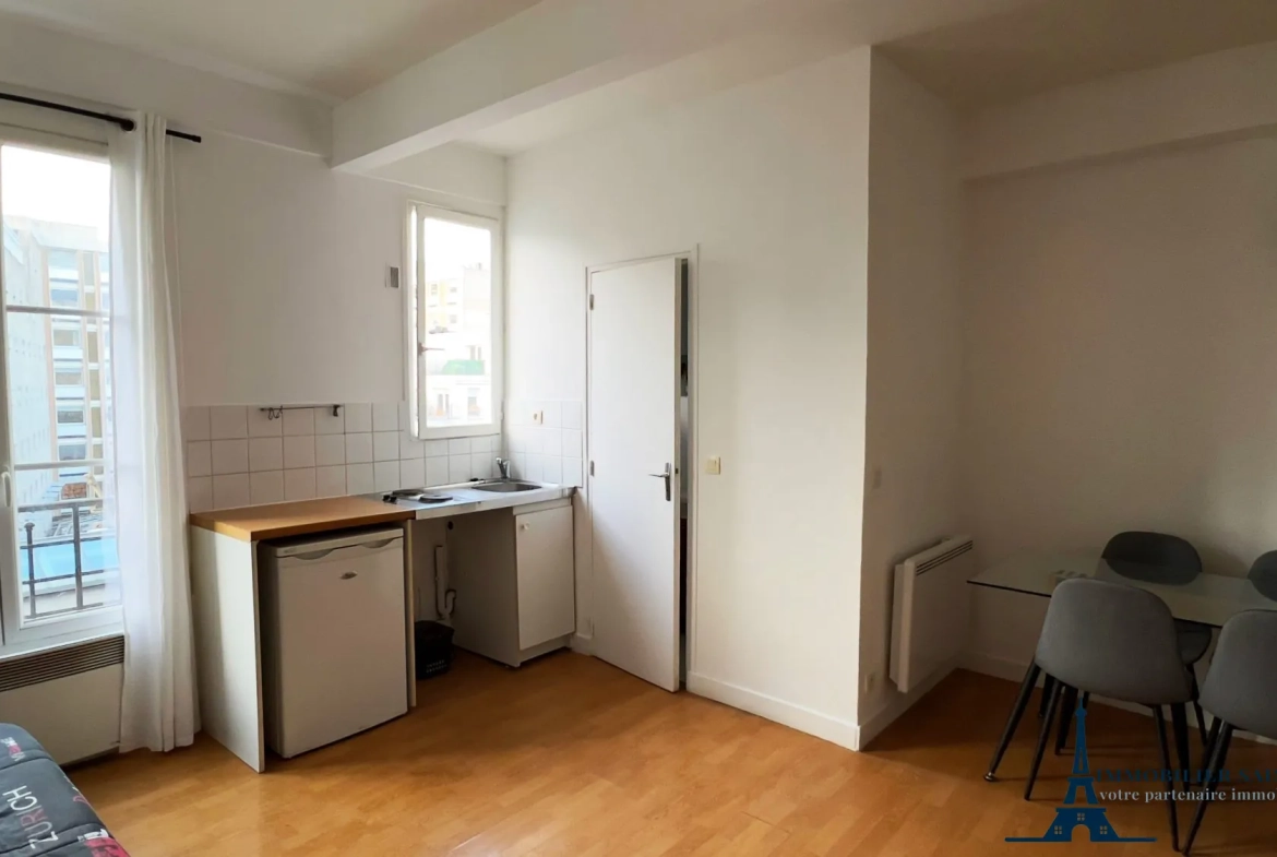 Charmant studio meublé de 20 m² avec vue sur jardin à Paris 19ème 