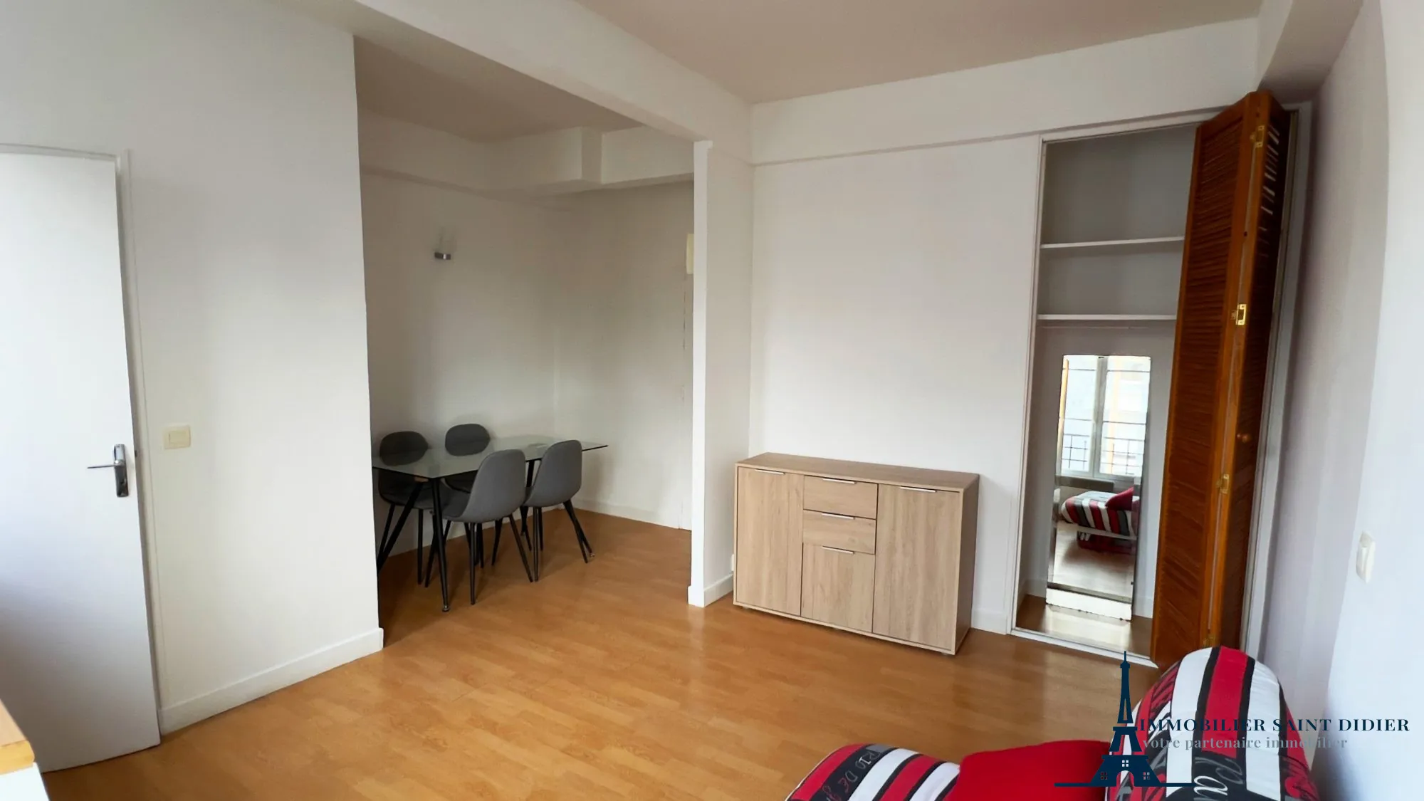 Charmant studio meublé de 20 m² avec vue sur jardin à Paris 19ème 