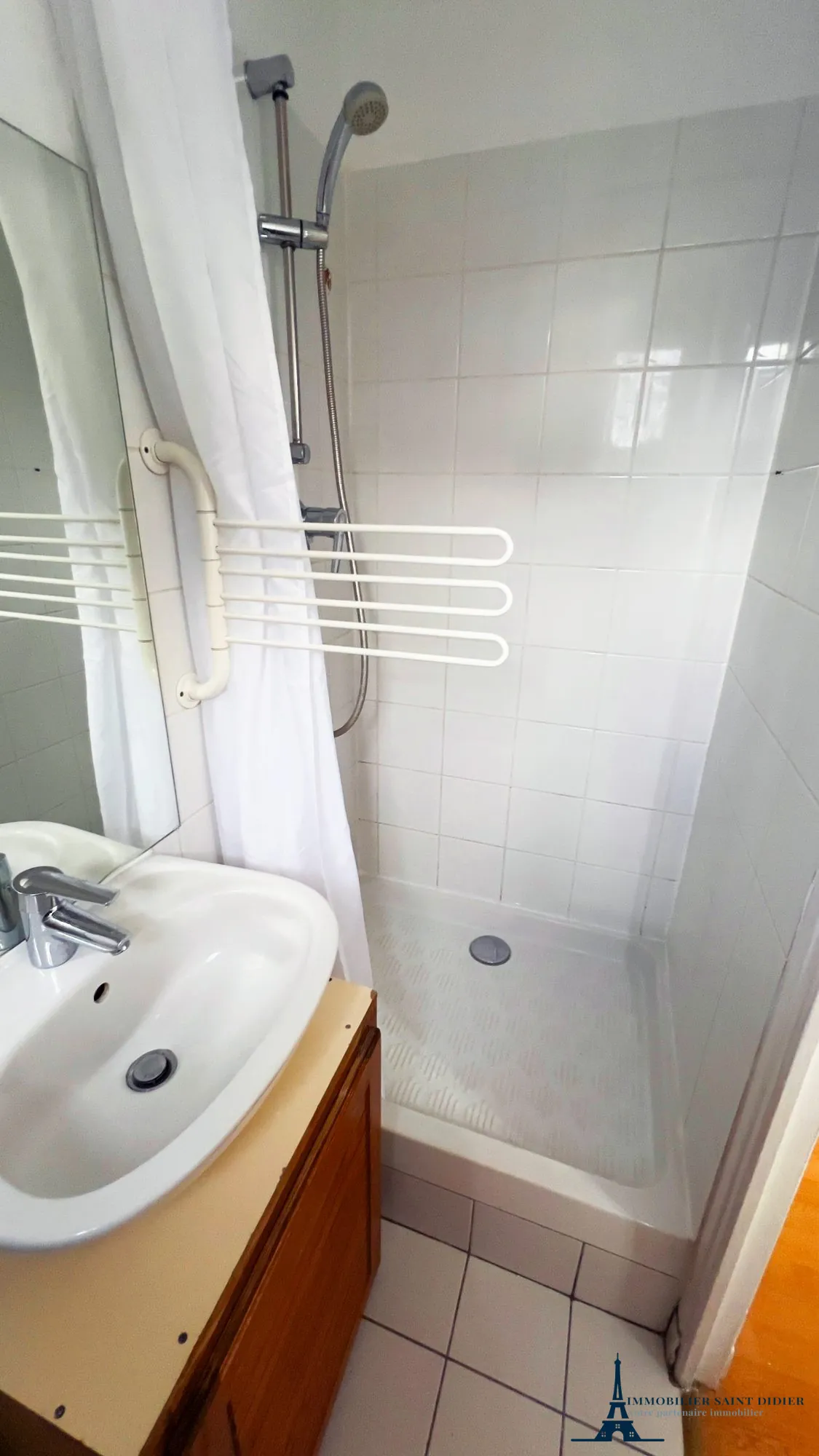 Charmant studio meublé de 20 m² avec vue sur jardin à Paris 19ème 