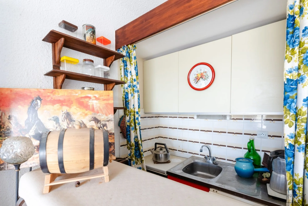 Appartement studio avec mezzanine à vendre à Gruissan, vue port, piscine, parking 
