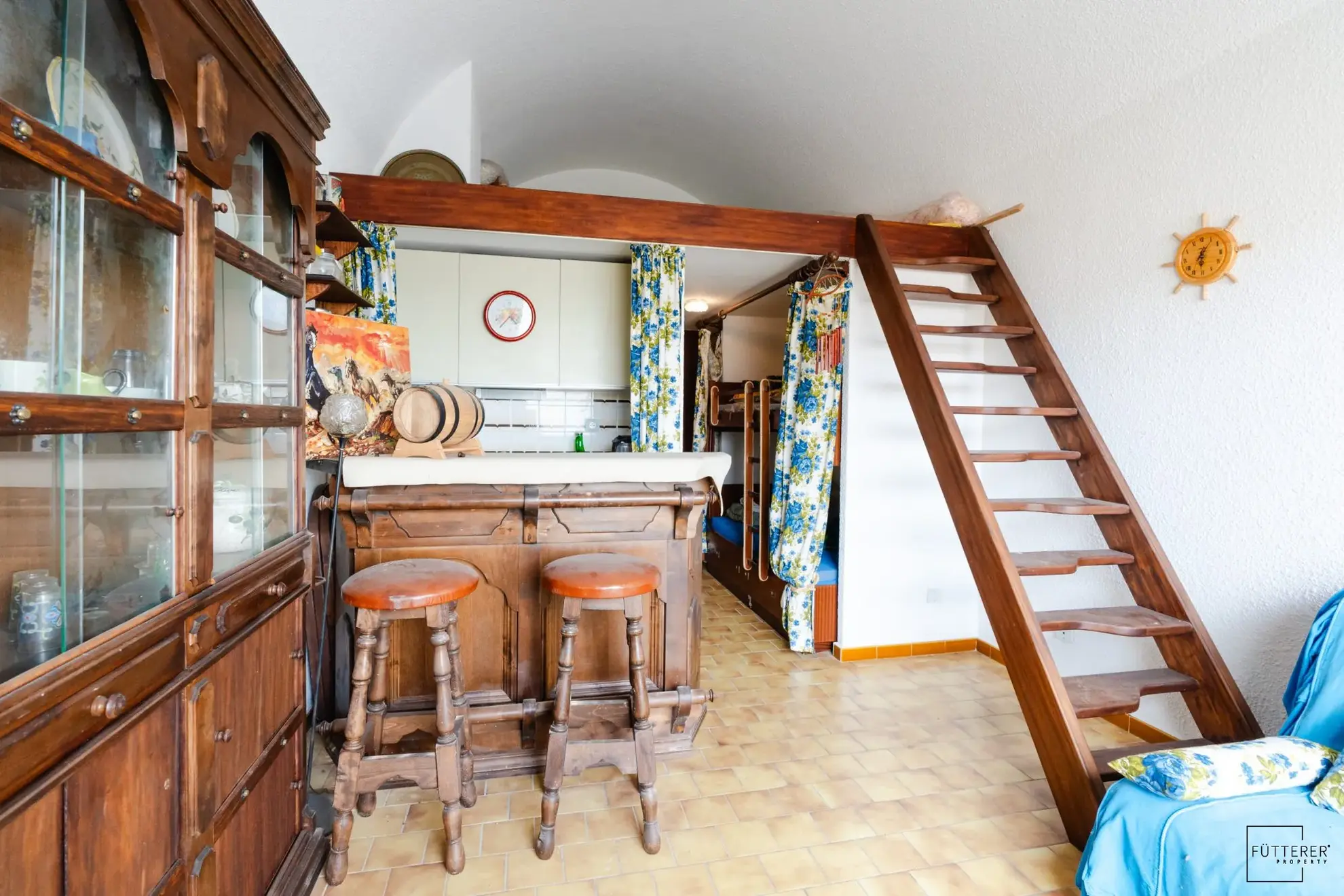 Appartement studio avec mezzanine à vendre à Gruissan, vue port, piscine, parking 