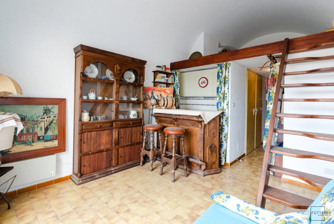 Appartement studio avec mezzanine à vendre à Gruissan, vue port, piscine, parking 