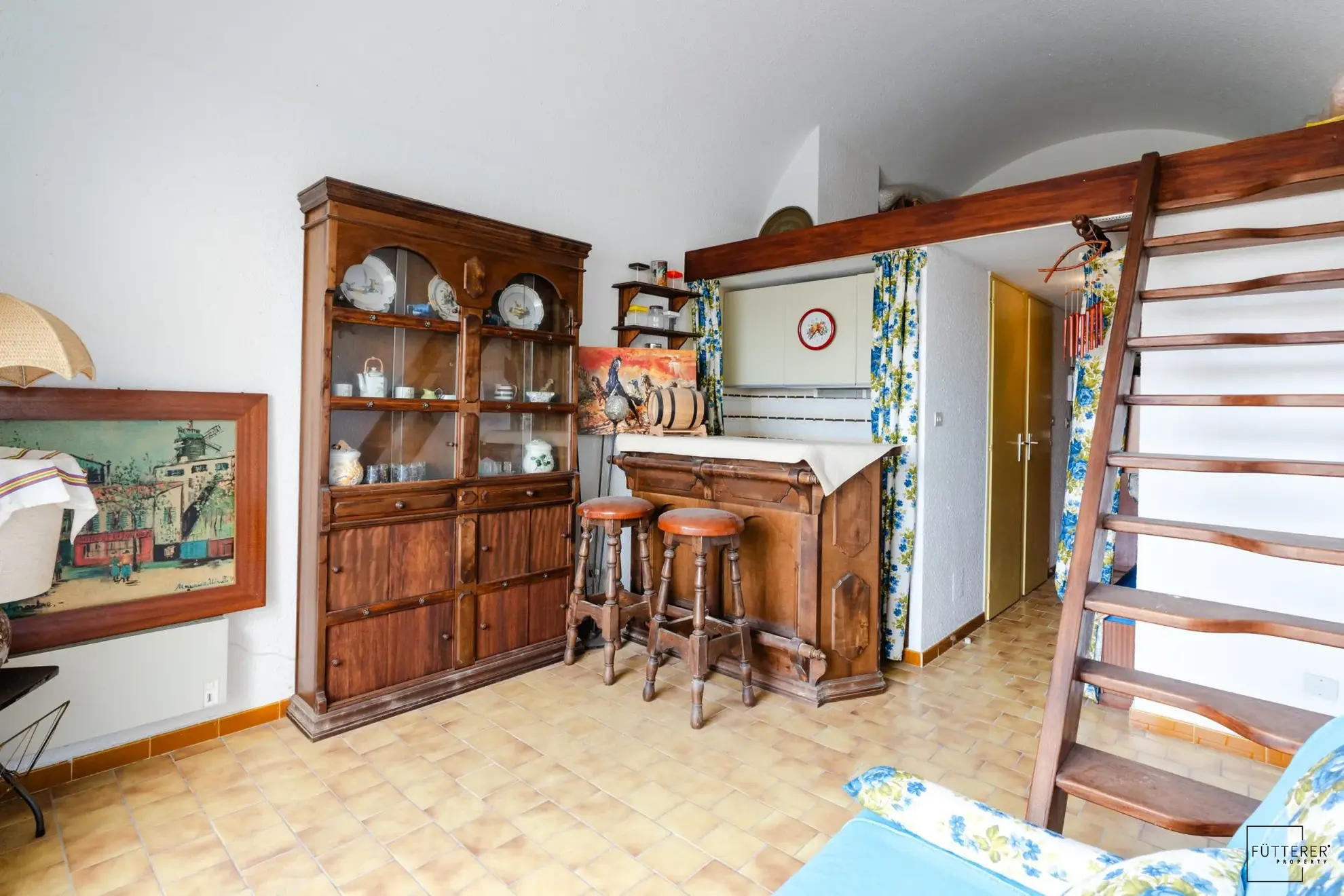 Appartement studio avec mezzanine à vendre à Gruissan, vue port, piscine, parking 