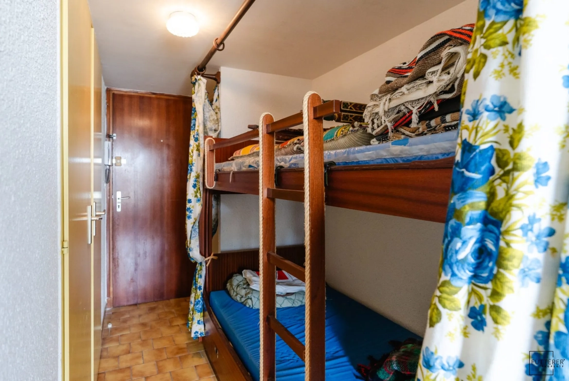 Appartement studio avec mezzanine à vendre à Gruissan, vue port, piscine, parking 