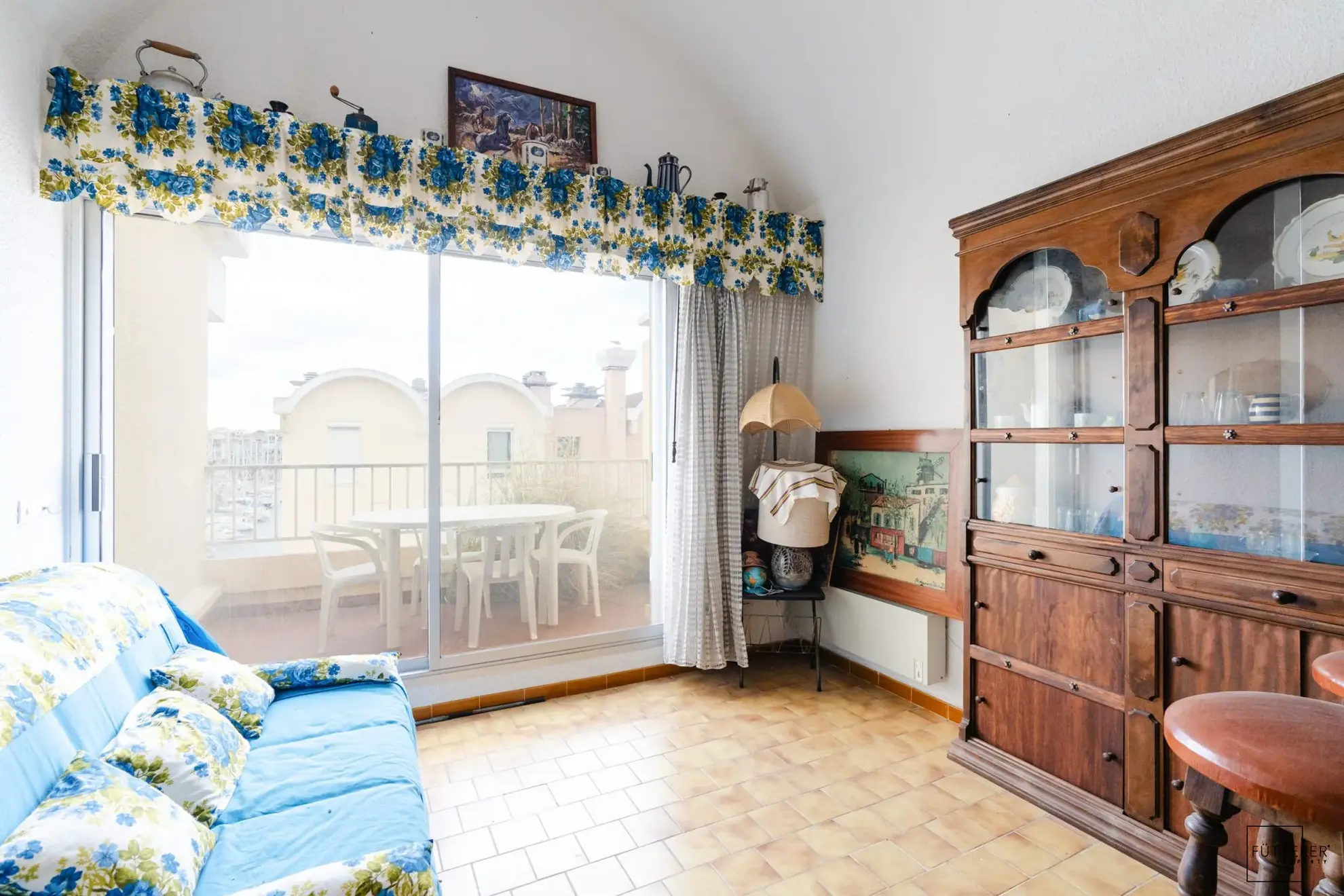 Appartement studio avec mezzanine à vendre à Gruissan, vue port, piscine, parking 
